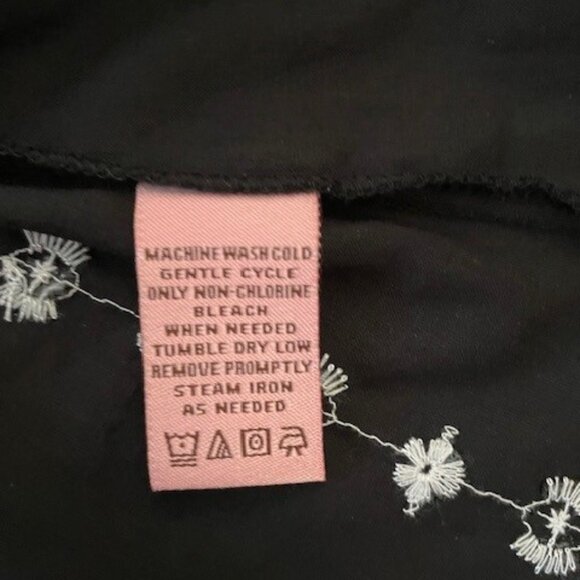 Bandolino Uptown GI Embroidered Button Shirt - Picture 4 of 8